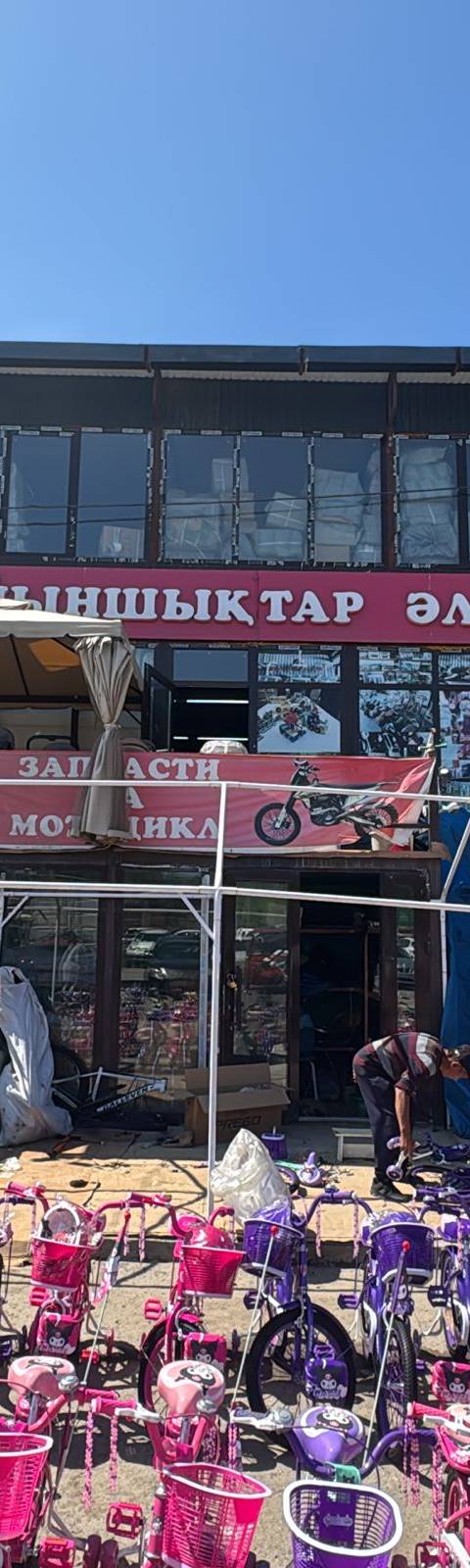 Витрина с детскими велосипедами