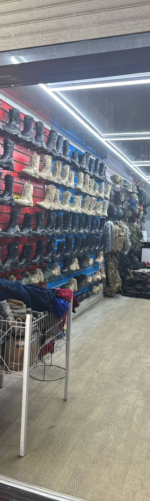 Ряды военной обуви